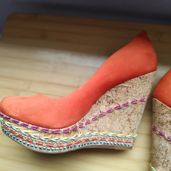 Gianni Bini orange wedges with bead work and studs - Picture 5 of 12